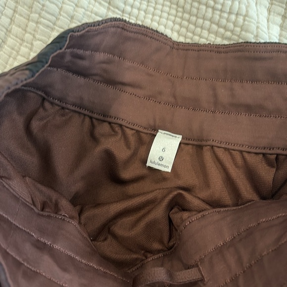 BNWOT Lululemon - TRACKER Short 4” - Picture 2 of 2